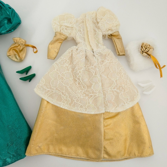 Barbie Holiday Collection Green & Gold Party Dresses (Set of 2 Doll Outfits) - Picture 8 of 9
